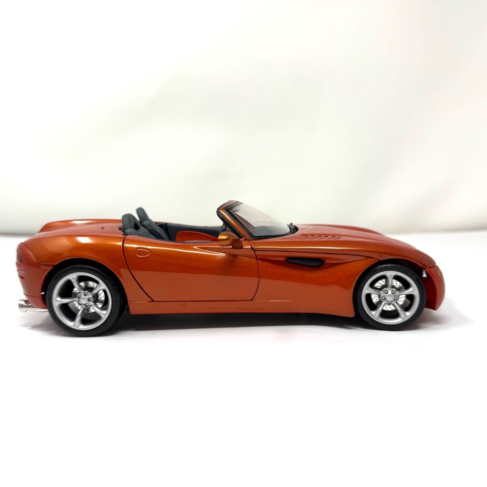 MAISTO metallic burnt orange Dodge scale 1/18